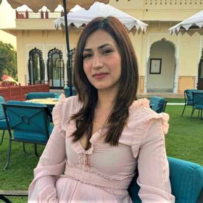 DR. AISHWARYA JOSHI (Dental Surgeon)